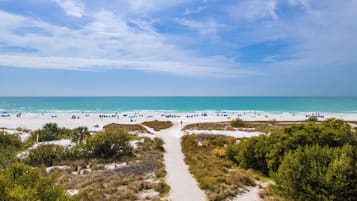 Beach nearby, sun loungers, beach towels