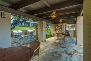 Outdoor dining - Modern Kaanapali Royal 2BR - Pool, Beach, Views, Golf Access (Lahaina)