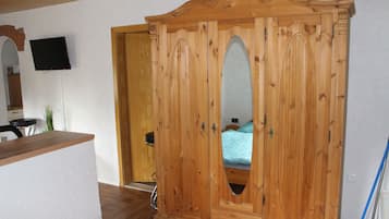 1 bedroom, desk, travel crib, free WiFi