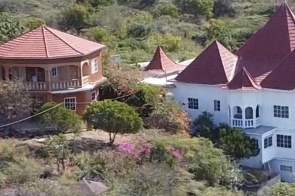 “Octagon Ashanti”Smallest house on Pedro Hills. But has lots of great energy!