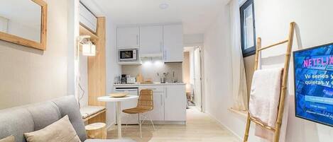 Apartment | Living area | 32-inch TV with digital channels