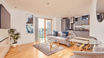 Deluxe Apartment, Private Bathroom | Lounge