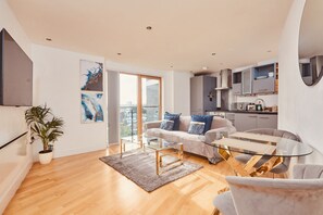 Deluxe Apartment, Private Bathroom | Lounge - Modern Leeds City Apartment (Leeds)