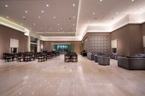 Lobby - Howard Johnson by Wyndham La Plata (Lisandro Olmos)