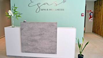 Soins corporels, enveloppements corporels, gommages corporels
