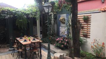 Café da manhã com buffet grátis todos os dias