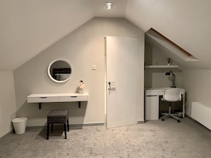Casa, banheiro privativo | 3 quartos