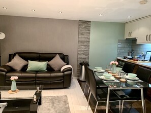 Maison, salle de bains privée | Bar lounge