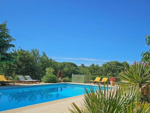 Lovely gite on a vineyard. large swimming pool, very peaceful