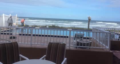 CONDO DE 3 DORMITORIOS FRENTE AL MAR