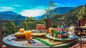Breakfast, lunch, dinner served; Moroccan cuisine