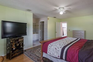 4 chambres, coffre-fort, fer et planche à repasser