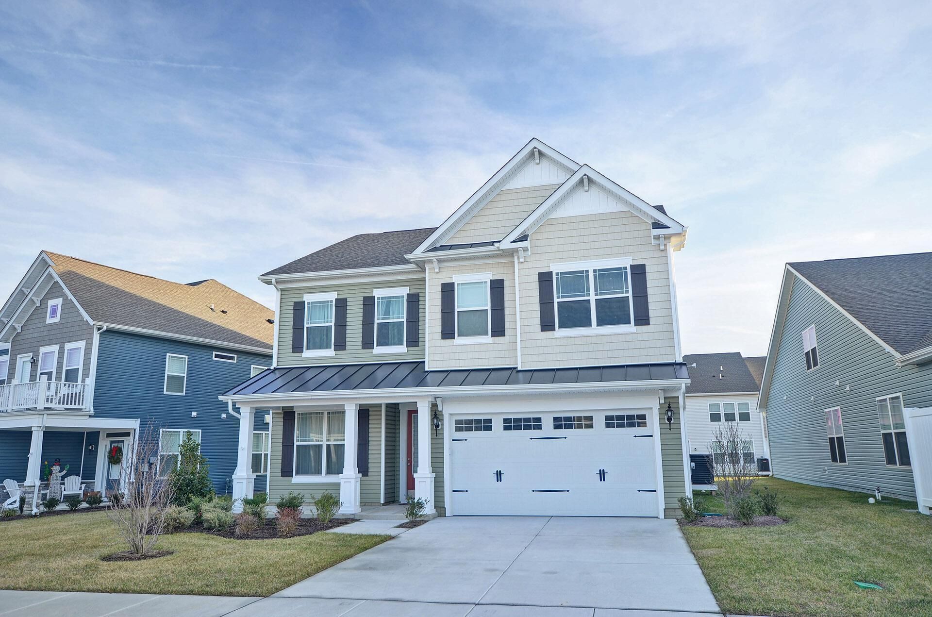 New Coastal Style 5 Bed, 4 bath House Close to the Beach