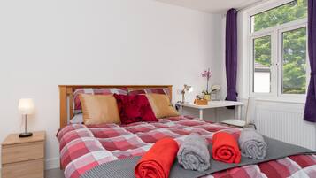 5 bedrooms, desk, iron/ironing board, travel cot