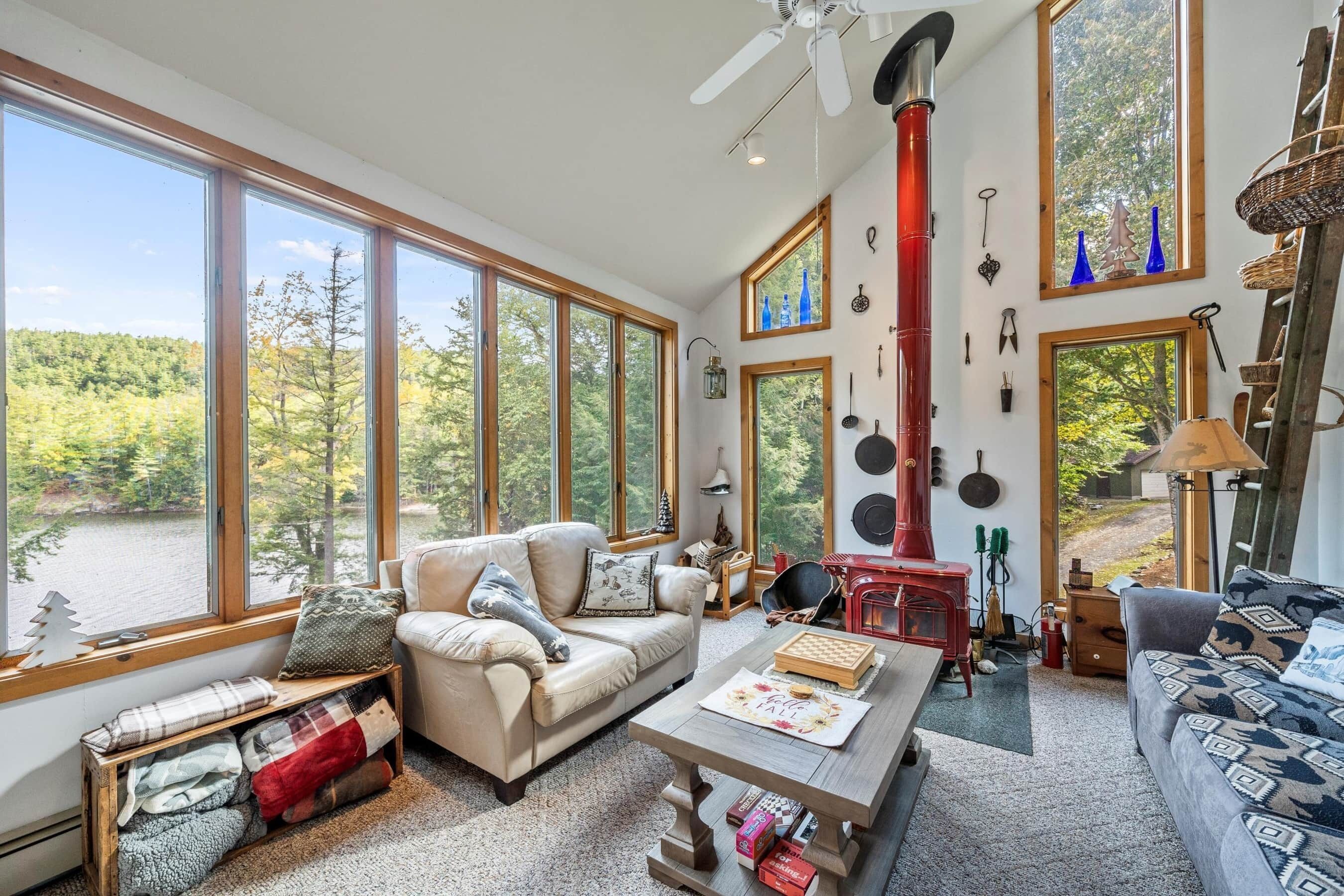 Télévision, cheminée, lecteur de DVD