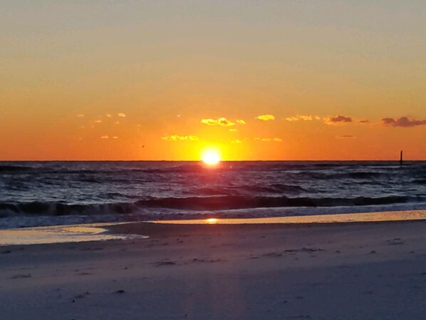 Beach nearby, sun-loungers, beach towels