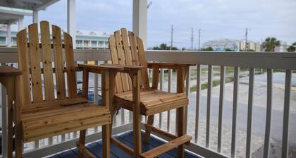 Steps to the gorgeous Mexico Beach!