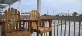Steps to the gorgeous Mexico Beach!