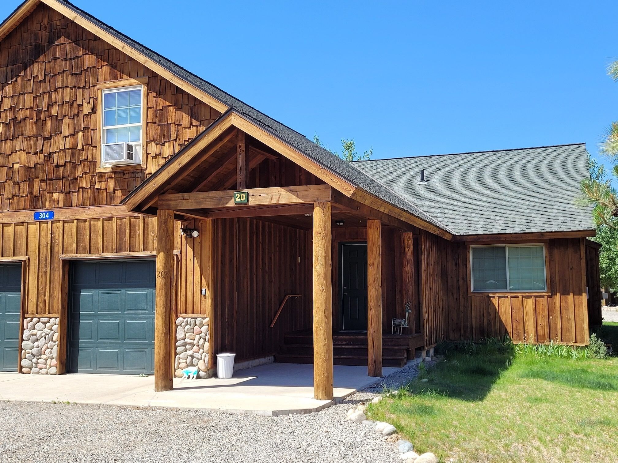 Arctic Dream-Sleeps 8, Close to Downtown Winthrop and Ski Town Trailhead!