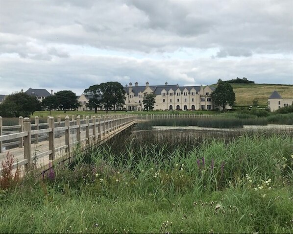 Luxe huis, en-suite badkamer, uitzicht op golfbaan | Exterieur