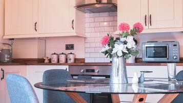 Apartment, 2 Bedrooms, Hot Tub (Wensleydale Suite) | Private kitchen | Fridge, microwave, oven, electric kettle