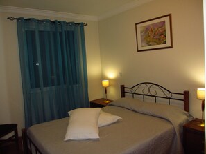 2 dormitorios, tabla de planchar con plancha, wifi y ropa de cama