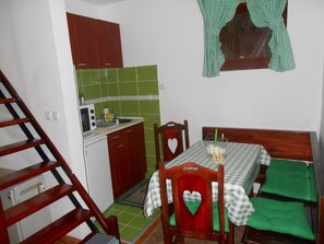 Apartment, 2 Bedrooms, Terrace | In-room dining - Villle M&S (Raška)