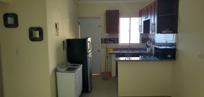 Refrigerador, microondas, horno y lavavajillas 