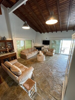 Traditional Villa, 2 Bedrooms, Beach View | Living area