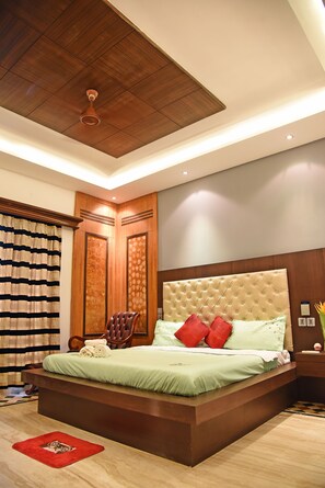 1 bedroom, iron/ironing board, WiFi, bed sheets - Colonial Room|Park Street is 1 Km away|WIFI|TV|AC (KOLKATA)