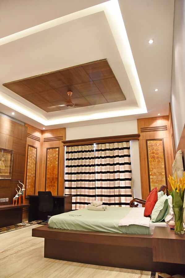 Spa - Colonial Room|Park Street is 1 Km away|WIFI|TV|AC (KOLKATA)