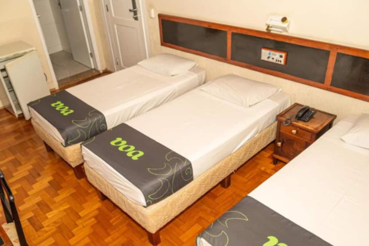 1 室のベッドルーム、ミニバー、デスク、ノートパソコン用作業スペース