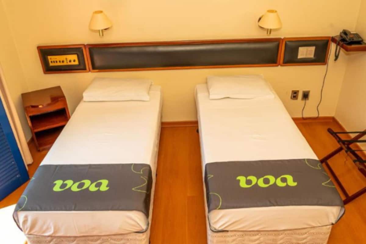 1 室のベッドルーム、ミニバー、デスク、ノートパソコン用作業スペース