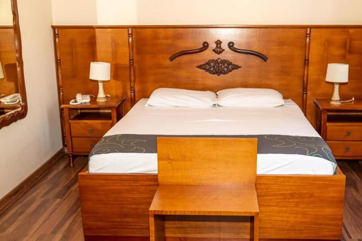 1 slaapkamer, een minibar, een bureau, een laptopwerkplek