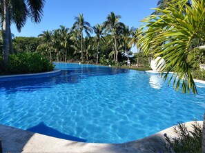 Piscine extérieure, piscine chauffée