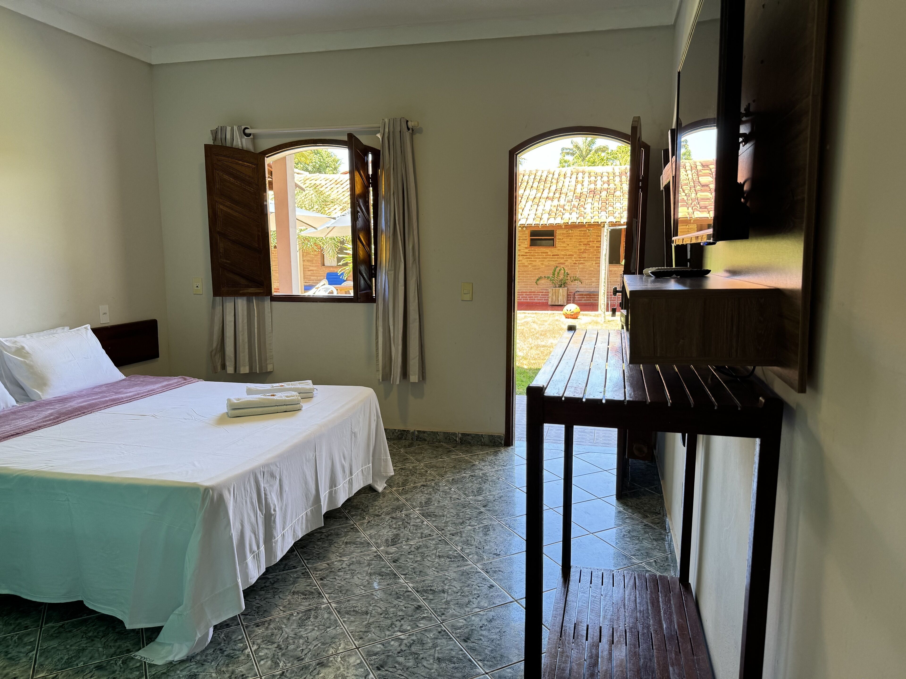 Quarto casal standard | Frigobar, individualmente mobiliados, Wi-Fi de cortesia