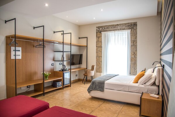 Deluxe Quadruple Room | Minibar, in-room safe, individually furnished, desk - Kbirr Charming House (Naples)