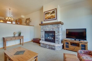 Townhome, 3 Bedrooms | Living room