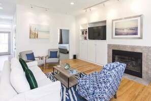 Smart TV, lettore DVD, libri