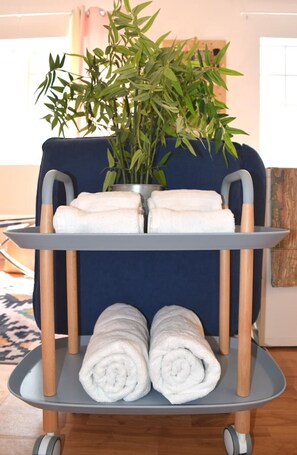 Interior - Light-Filled Apt| Steps to Beach Convention Center (Miami Beach)