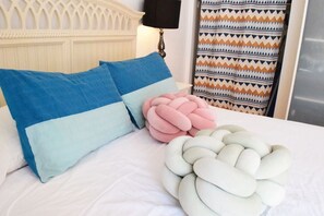 1 bedroom, desk, iron/ironing board, travel crib - Light-Filled Apt| Steps to Beach Convention Center (Miami Beach)