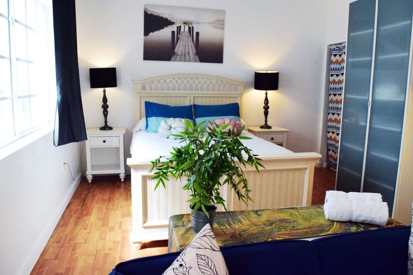 1 室のベッドルーム、デスク、アイロン / アイロン台、旅行用ベビーベッド