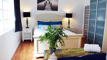 1 Schlafzimmer, Schreibtisch, Bügeleisen/Bügelbrett, Reisekinderbett