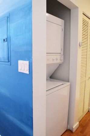 Interior - Light-Filled Apt| Steps to Beach Convention Center (Miami Beach)