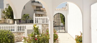 Gorgeous villa with outstanding sea Views. Fab location near from amenities!!