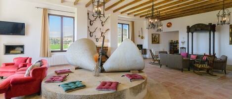 TV, peis og stereoanlegg