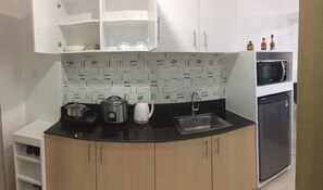 Fridge, microwave, electric kettle, cookware/dishes/utensils