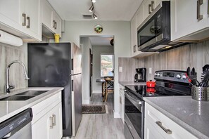 Fridge, microwave, stovetop, dishwasher