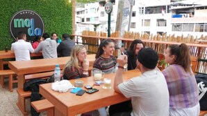 فطور من الأطباق المحلية مجانًا يوميًا