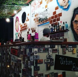 Bar (on property) - Modo Hostel Resto Bar (Machu Picchu)